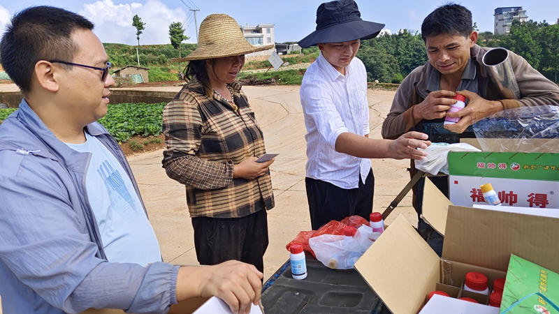 石原金牛為云南種植戶送技術(shù)、送優(yōu)惠