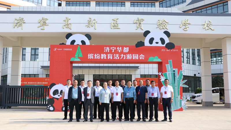 濟(jì)寧接莊街道人大工委組織市、區(qū)兩級(jí)人大代表觀摩濟(jì)寧高新區(qū)實(shí)驗(yàn)學(xué)校、湖濱印象項(xiàng)目